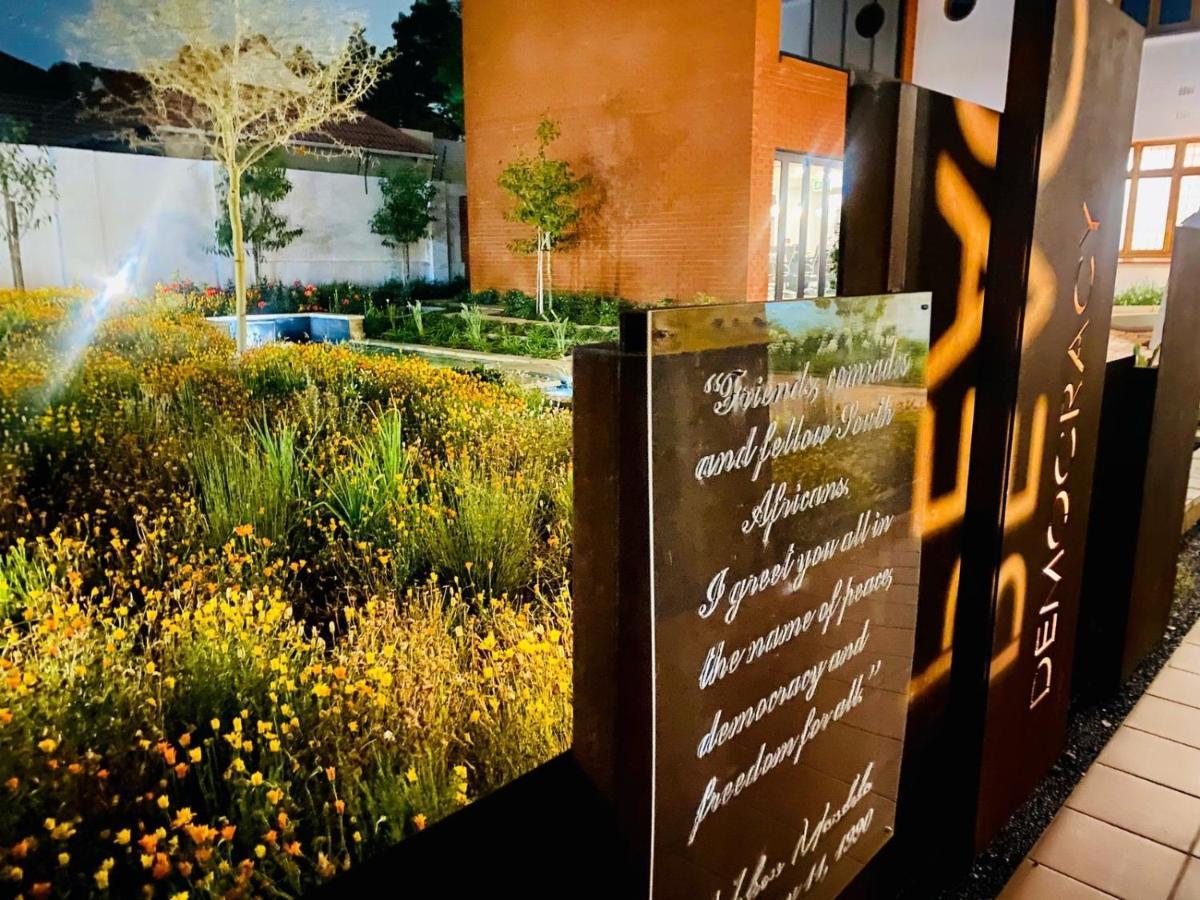 Sanctuary Mandela Hotel โจฮันเนสเบิร์ก ภายนอก รูปภาพ